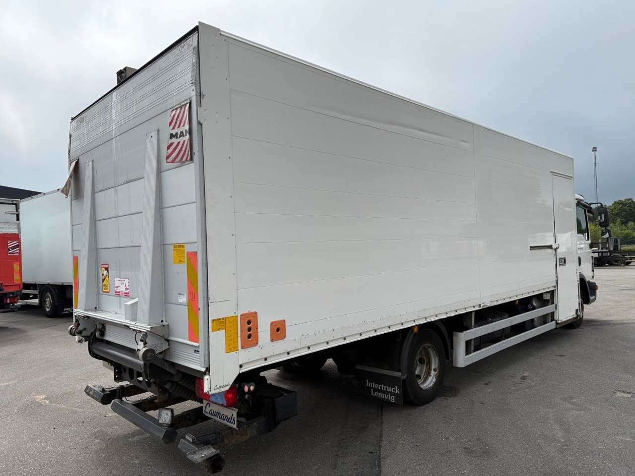 MAN TGL 12.220 4x2 Euro 6 Koffer - Box truck: picture 3 MAN TGL 12.220 4x2 Euro 6 Koffer - Box truck: picture 3