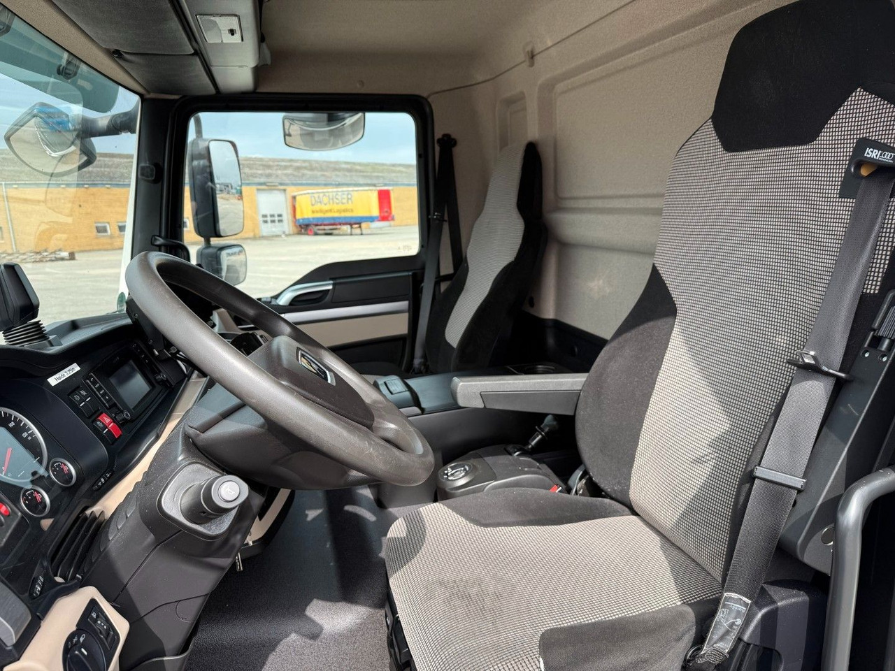 MAN TGL 12.220 4x2 Euro 6 Koffer - Box truck: picture 5 MAN TGL 12.220 4x2 Euro 6 Koffer - Box truck: picture 5