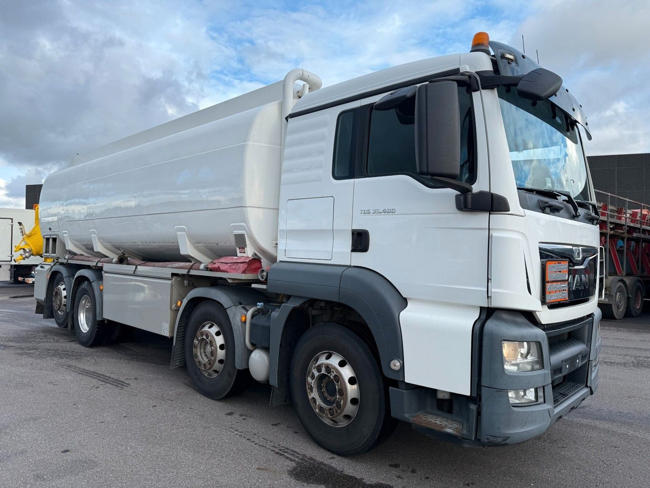 MAN TGS 35.480 8x2*6 Euro 6 23.000 l ADR Tanktruck - Tank truck: picture 2 MAN TGS 35.480 8x2*6 Euro 6 23.000 l ADR Tanktruck - Tank truck: picture 2