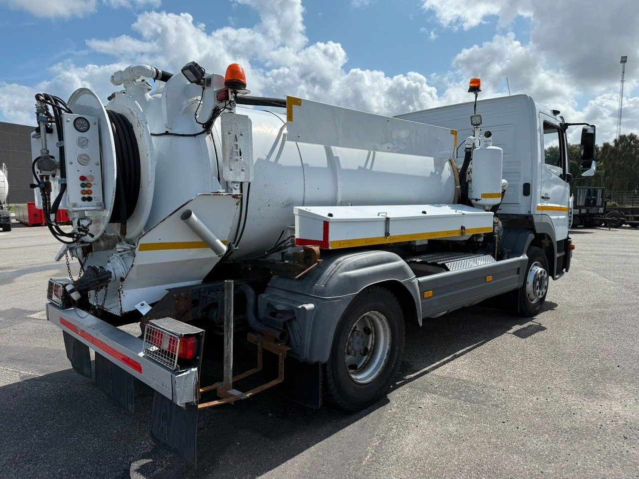 Mercedes-Benz Atego 1323 RHD Euro 6 Hvidtved Larsen Cityflex - Vacuum truck: picture 4 Mercedes-Benz Atego 1323 RHD Euro 6 Hvidtved Larsen Cityflex - Vacuum truck: picture 4
