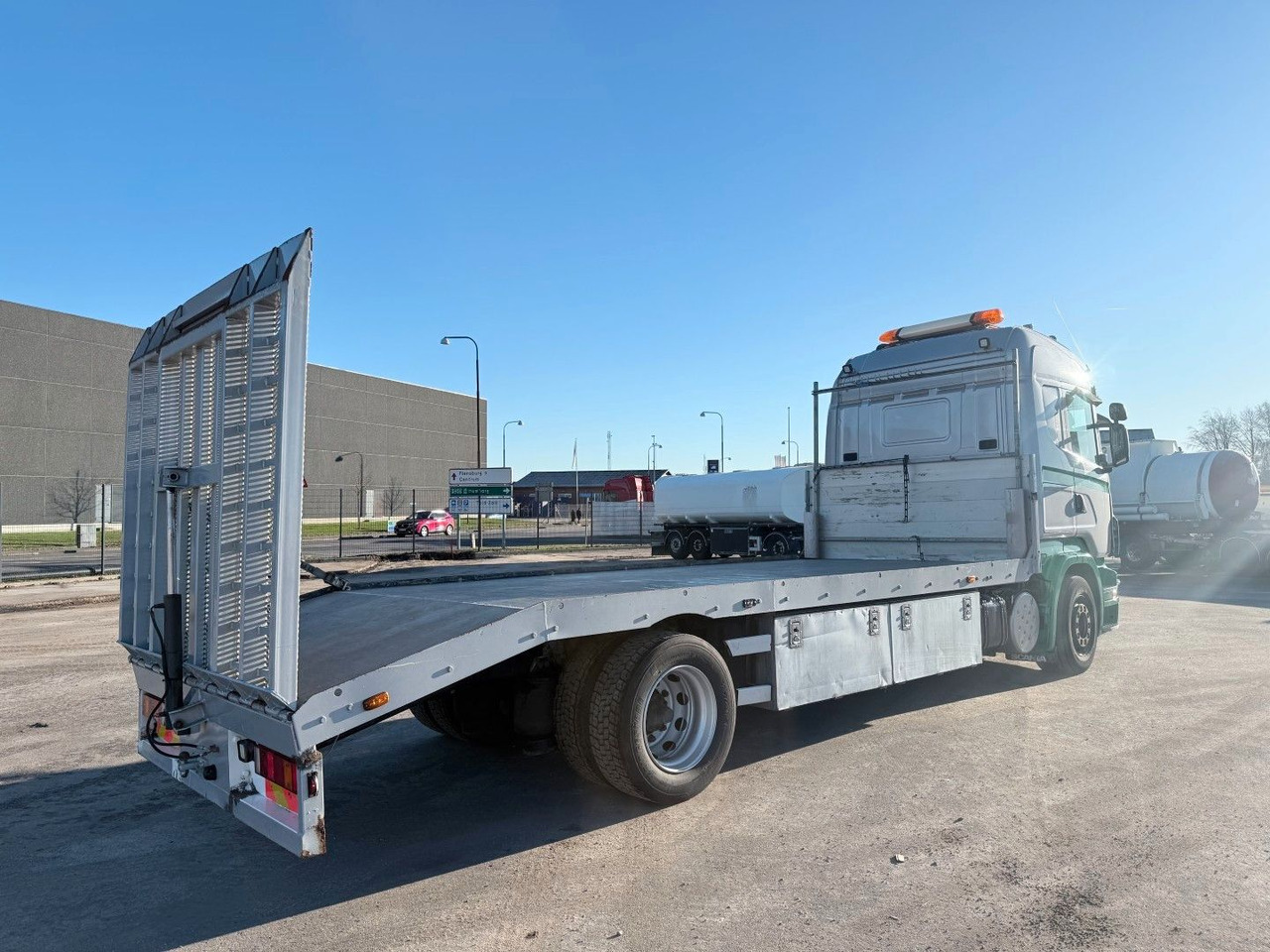 Scania R380 4x2 Autotransport with hydraulic ramp - Autotransporter truck: picture 3 Scania R380 4x2 Autotransport with hydraulic ramp - Autotransporter truck: picture 3
