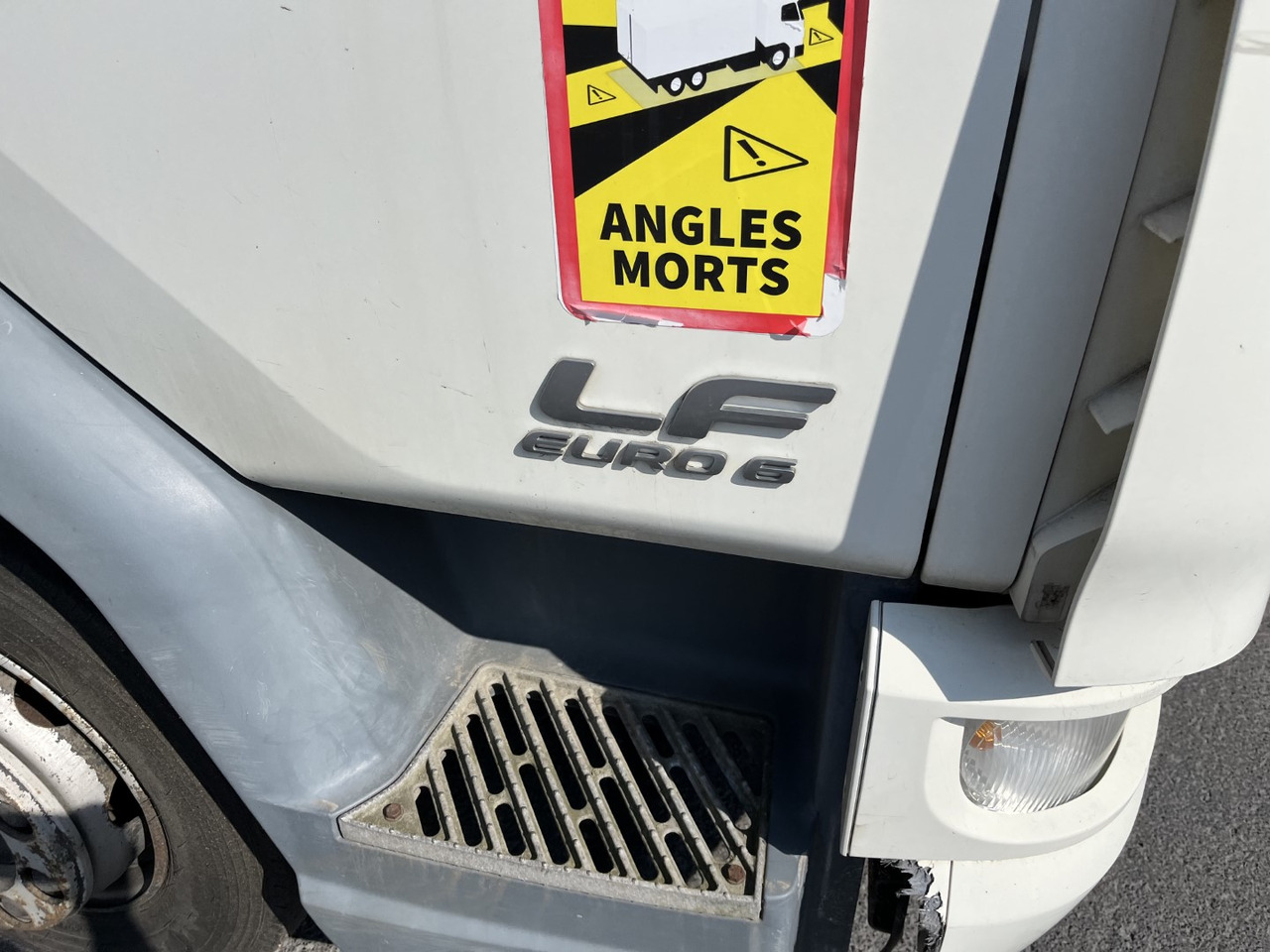 DAF LF 220 - Curtainsider truck: picture 3 DAF LF 220 - Curtainsider truck: picture 3