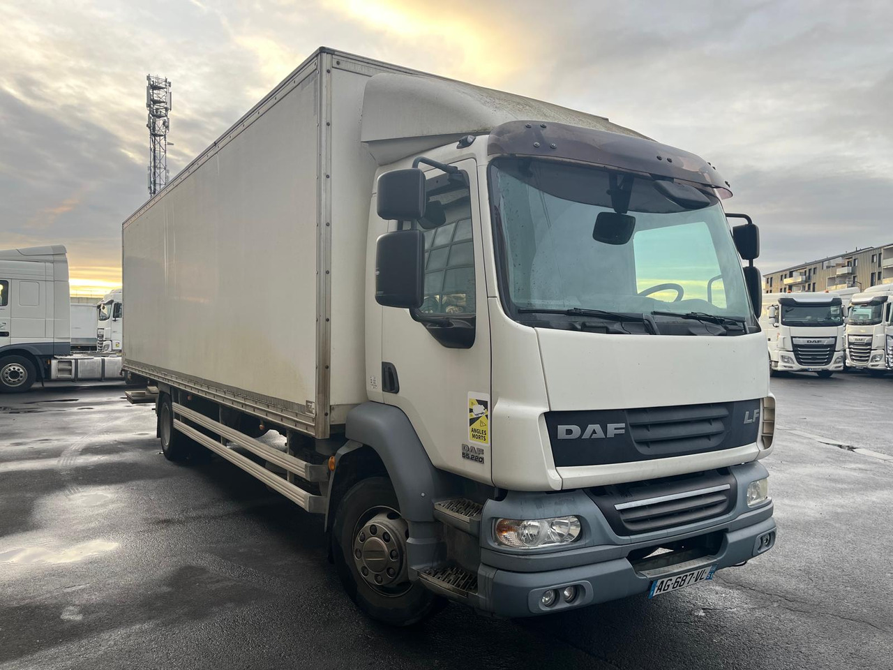 DAF LF 55.220 - Box truck: picture 2 DAF LF 55.220 - Box truck: picture 2