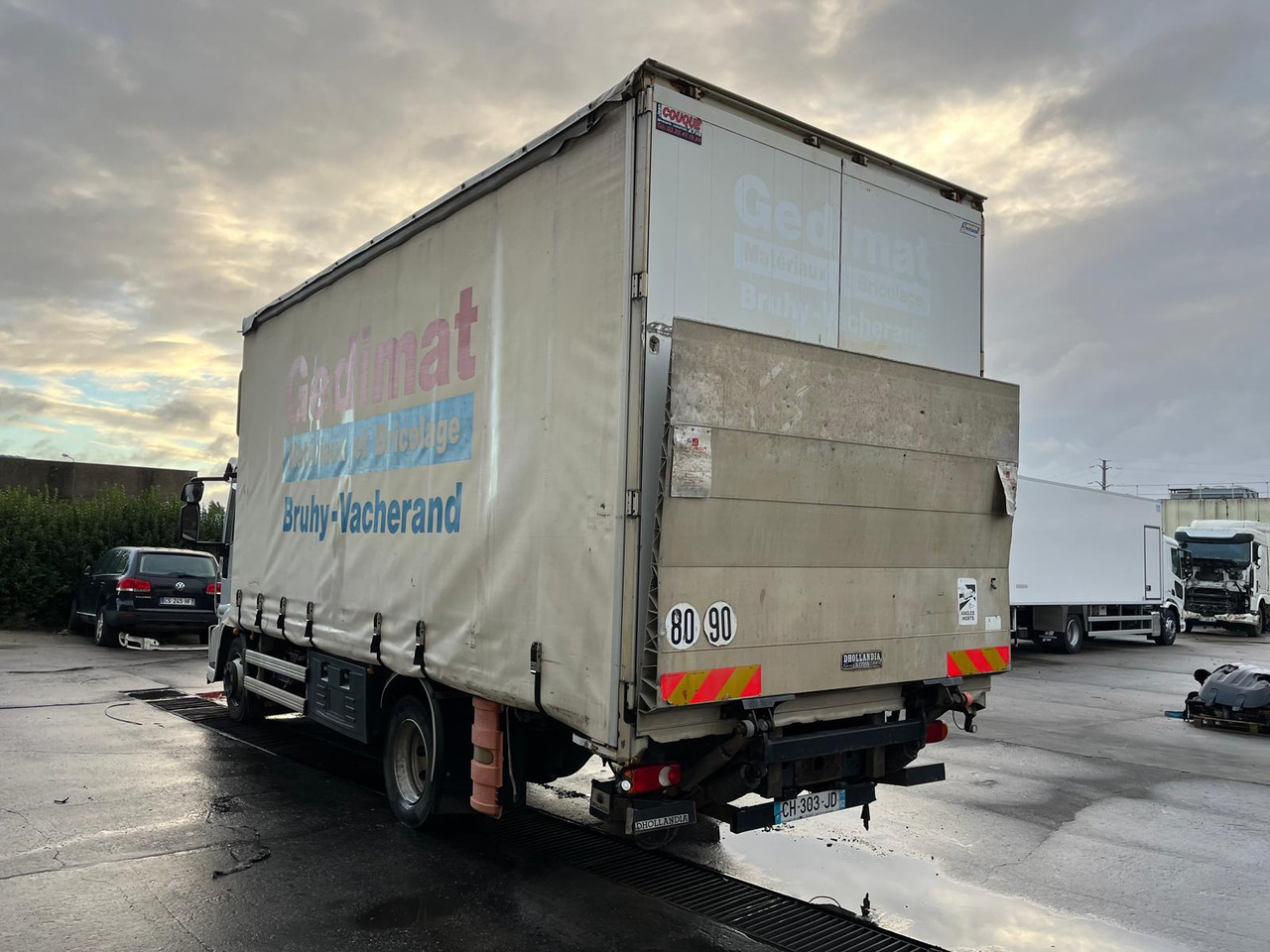 Iveco Eurocargo 120 E 22 - Curtainsider truck: picture 3 Iveco Eurocargo 120 E 22 - Curtainsider truck: picture 3