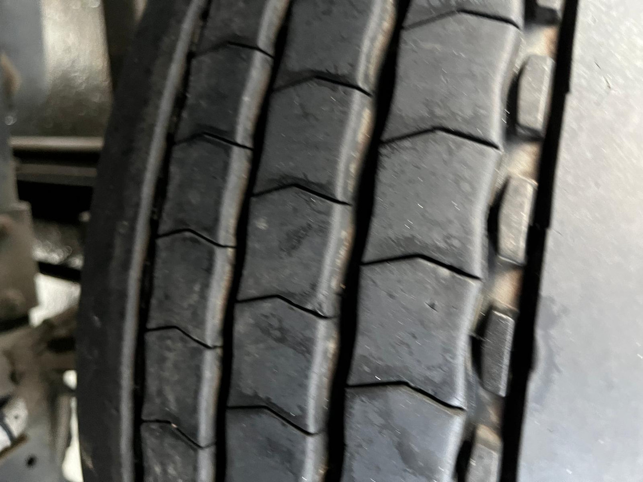 Iveco Eurocargo 120 E 22 - Curtainsider truck: picture 5 Iveco Eurocargo 120 E 22 - Curtainsider truck: picture 5