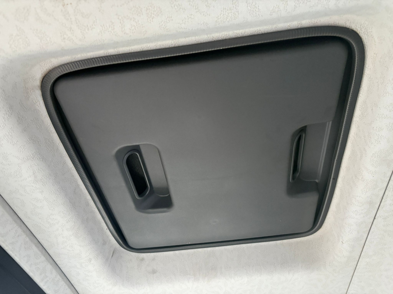 Dropside/ Flatbed truck Mercedes Arocs 3240: picture 9