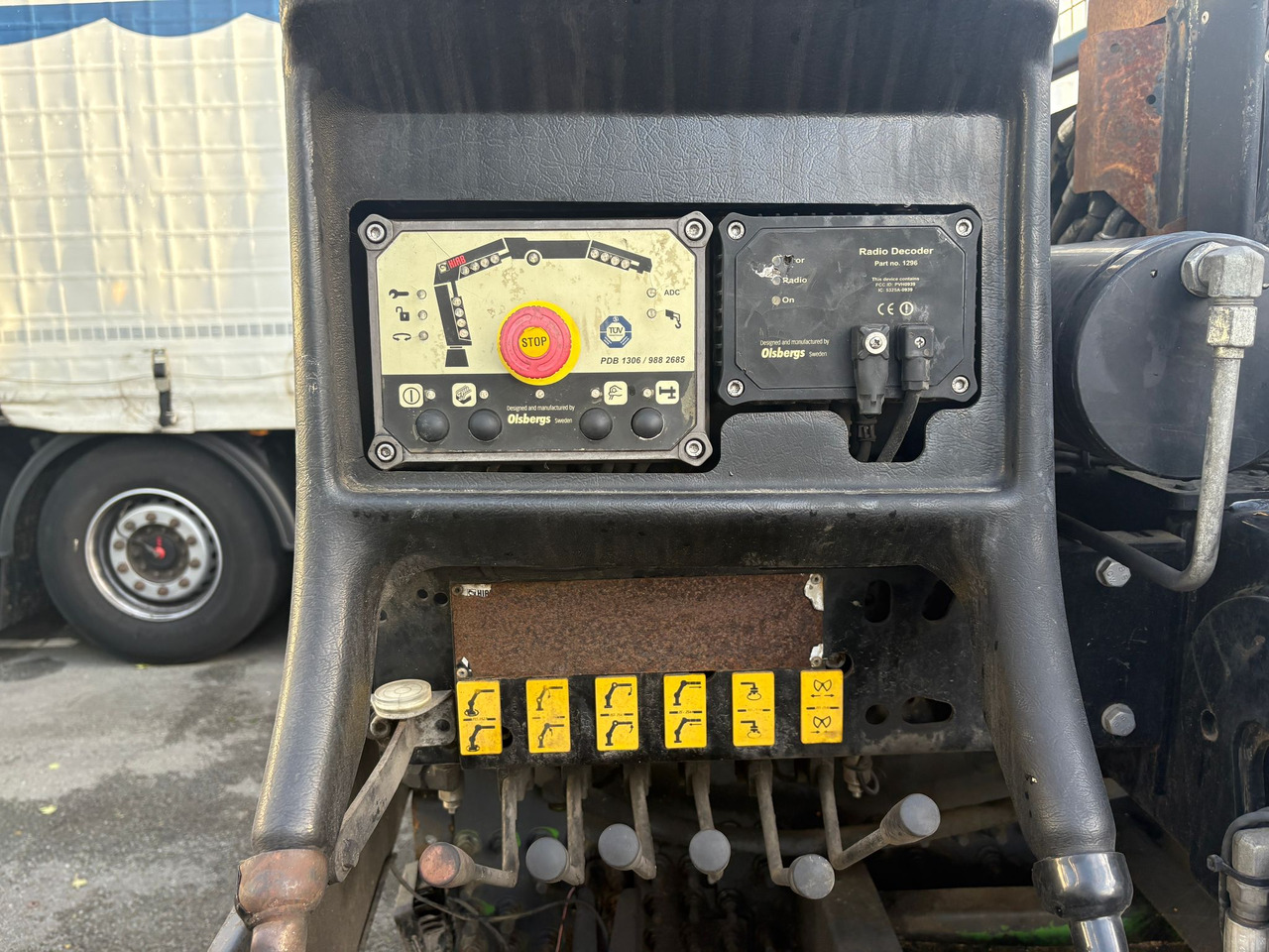 Dropside/ Flatbed truck Mercedes Arocs 3240: picture 11