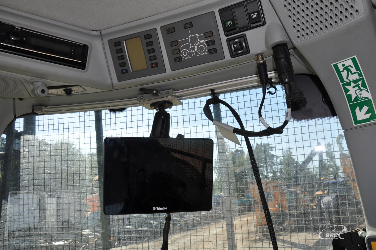 Farm tractor Claas Axion 870: picture 16