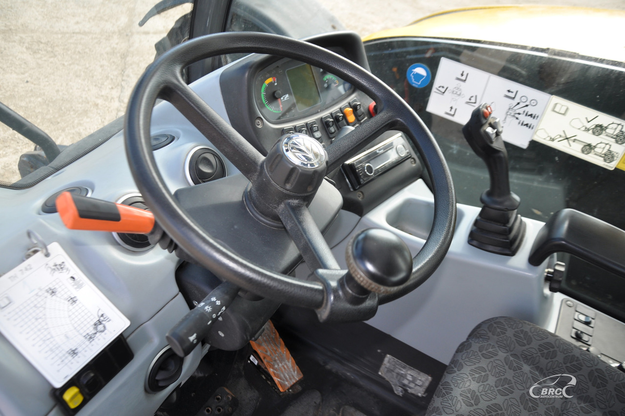 Telescopic wheel loader New Holland TH 7.42: picture 8