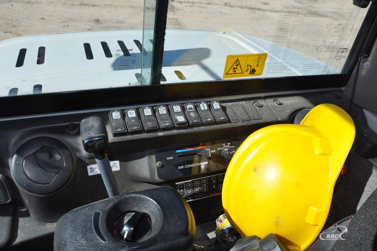 Crawler excavator Takeuchi TB260: picture 8