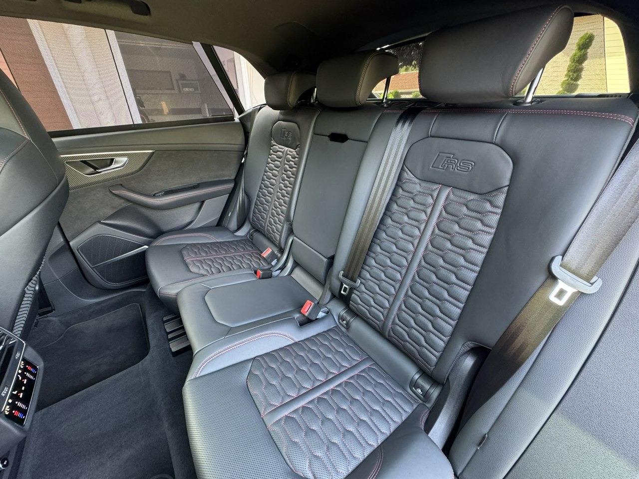 SUV Audi RS Q8: picture 43