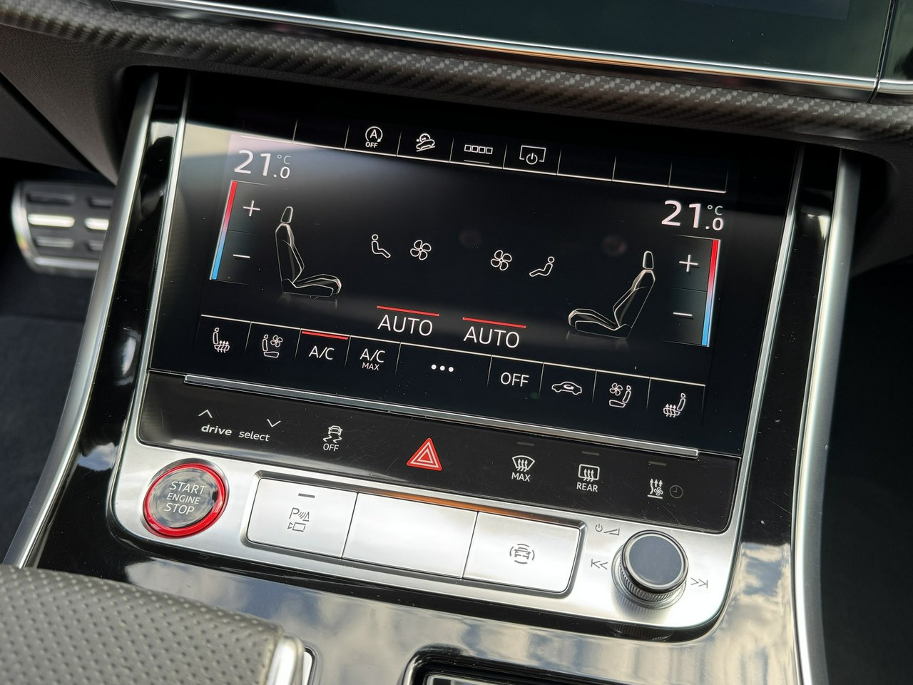 SUV Audi RS Q8: picture 37