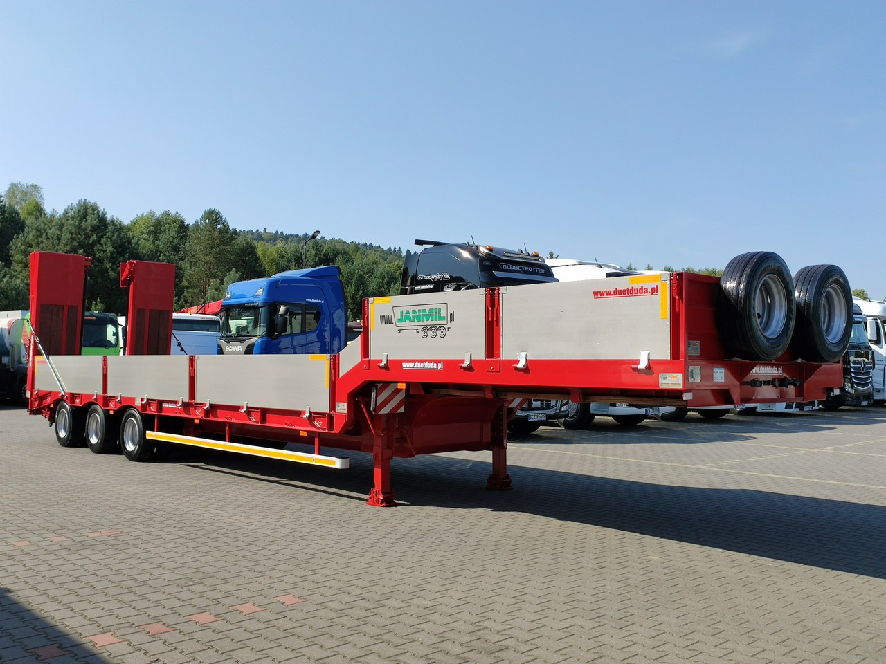 Bodex JANMIL Burtówka Laweta Niskopodłogowa Podczołgówka 3-Osie - Low loader semi-trailer: picture 5 Bodex JANMIL Burtówka Laweta Niskopodłogowa Podczołgówka 3-Osie - Low loader semi-trailer: picture 5
