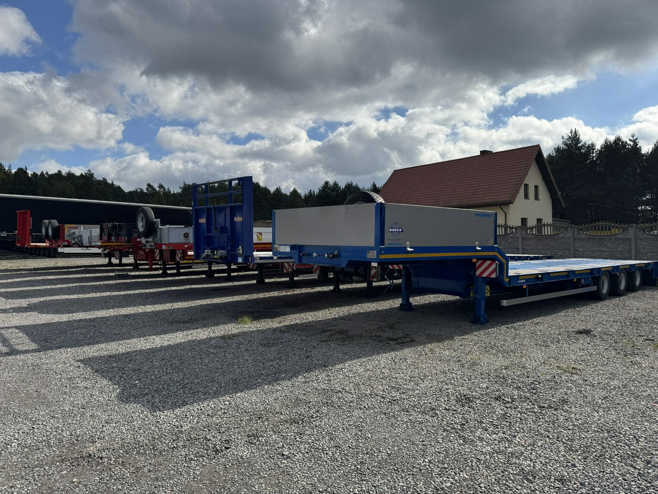 Bodex Poszerzana - Low loader semi-trailer: picture 2 Bodex Poszerzana - Low loader semi-trailer: picture 2