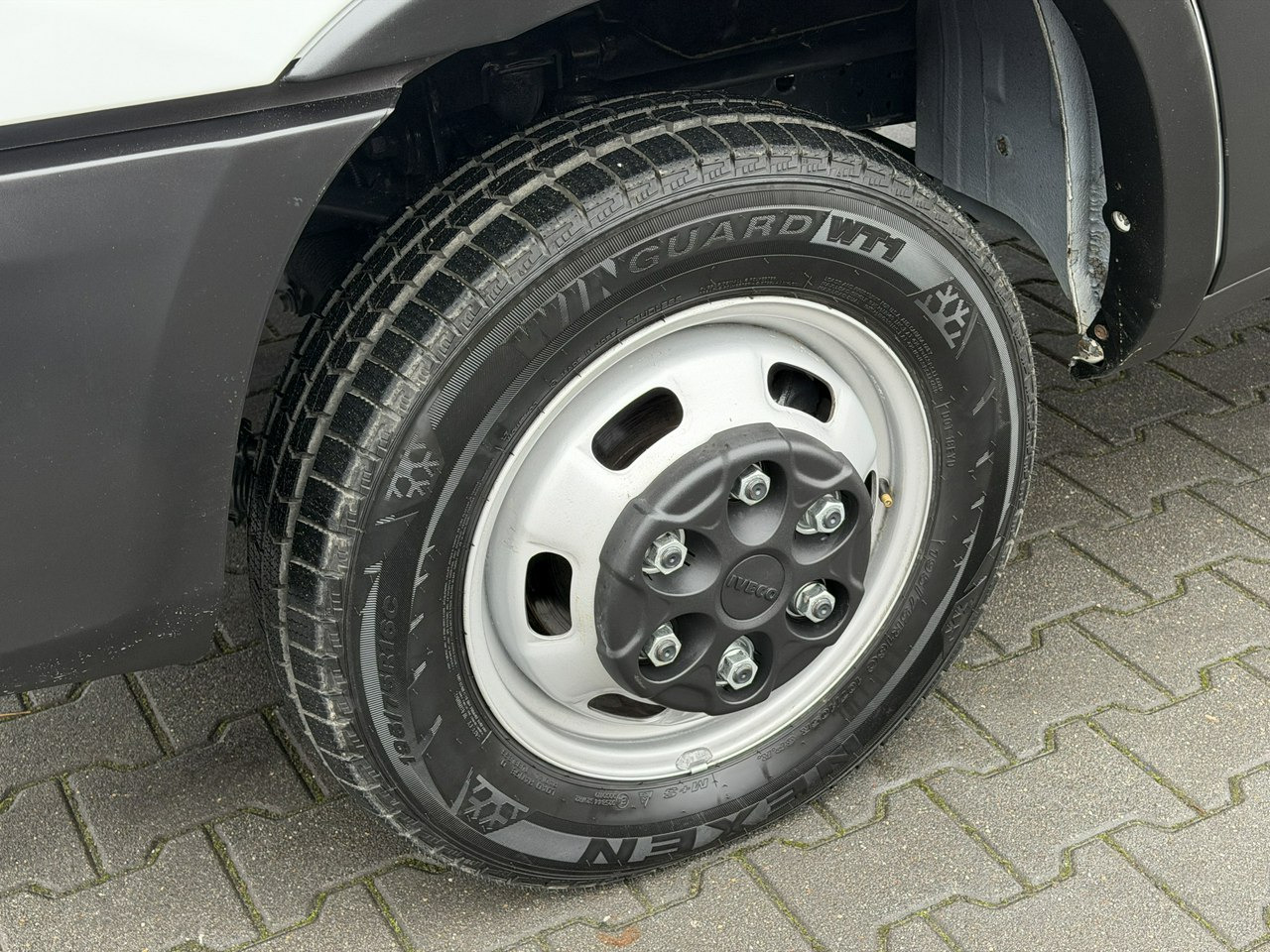 Iveco Daily 35C16 V - Tipper van: picture 2 Iveco Daily 35C16 V - Tipper van: picture 2