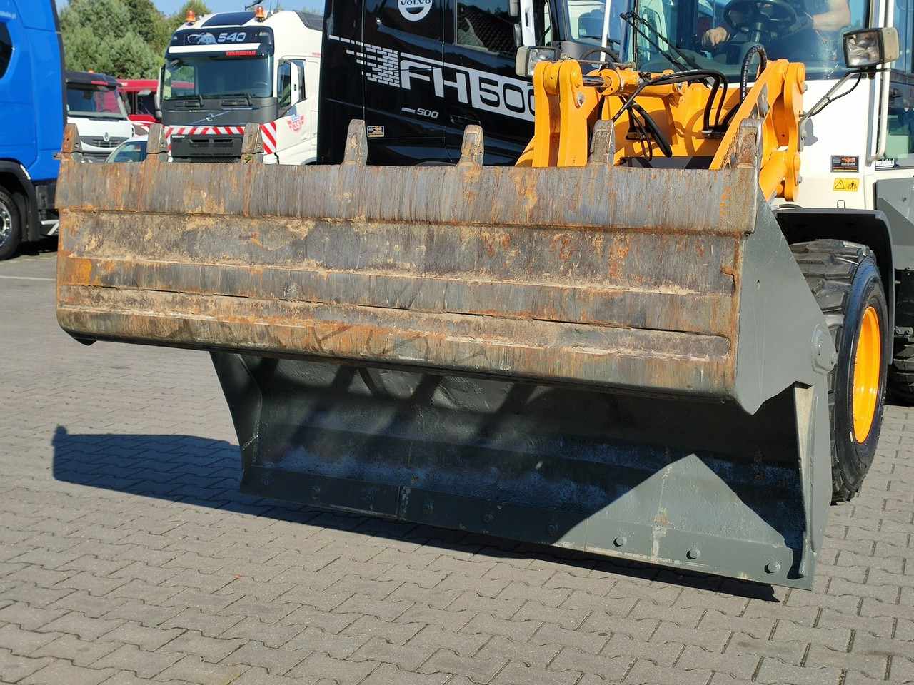 Liebherr L 506 STEREO Szybkozłącze / Łyżka Krokodyl + Widły Waga 6300kg - Compact loader: picture 4 Liebherr L 506 STEREO Szybkozłącze / Łyżka Krokodyl + Widły Waga 6300kg - Compact loader: picture 4