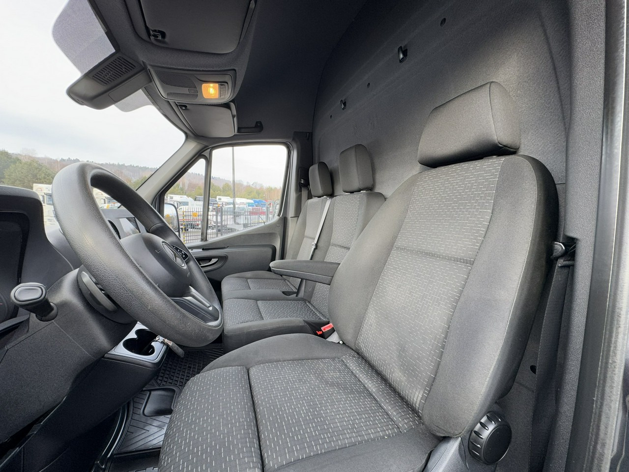 Panel van Mercedes 319: picture 27