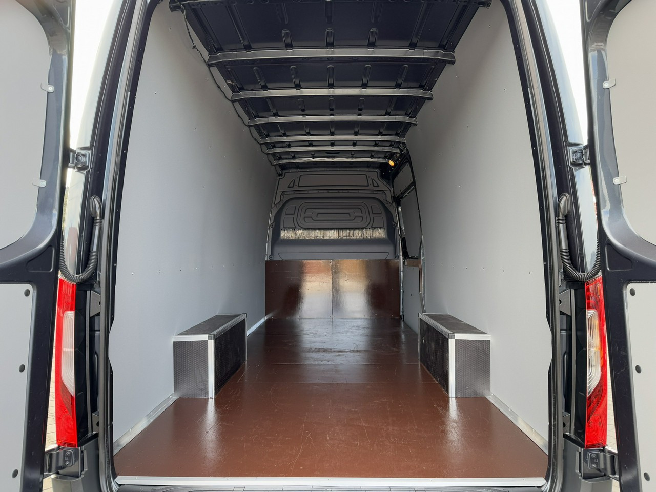 Panel van Mercedes 319: picture 15