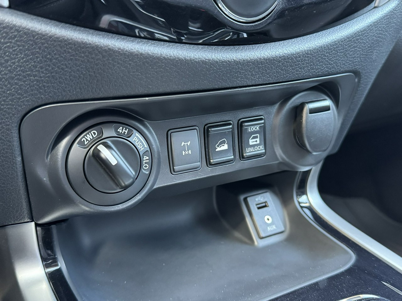 Pickup truck Nissan Navara: picture 25 Pickup truck Nissan Navara: picture 25