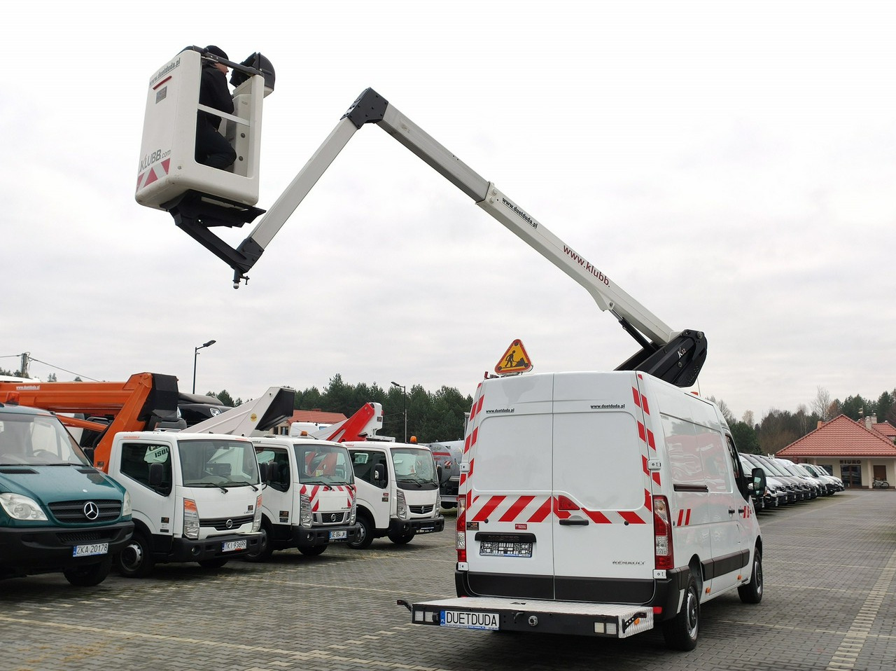 Renault Master - Truck mounted aerial platform: picture 4 Renault Master - Truck mounted aerial platform: picture 4