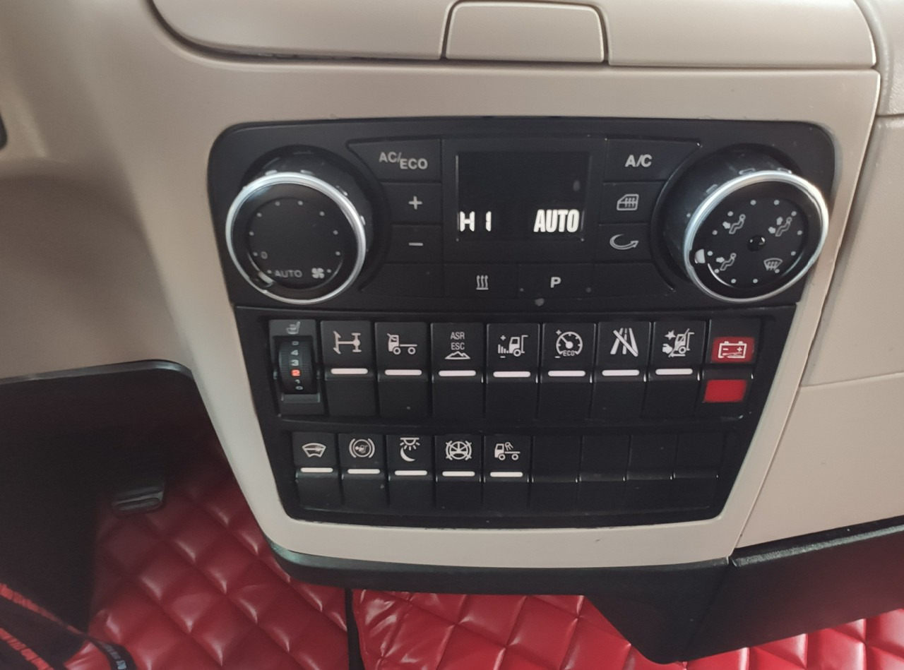 Tractor unit MAN TGX XXL18.460 Standard EURO 6 Serwisowany Super Stan !!!: picture 30