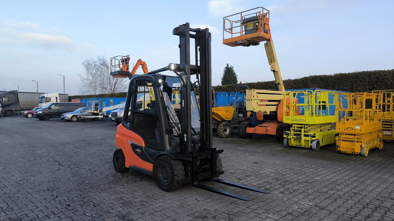 LINDE H 30 T – 01 - LPG forklift: picture 3 LINDE H 30 T – 01 - LPG forklift: picture 3