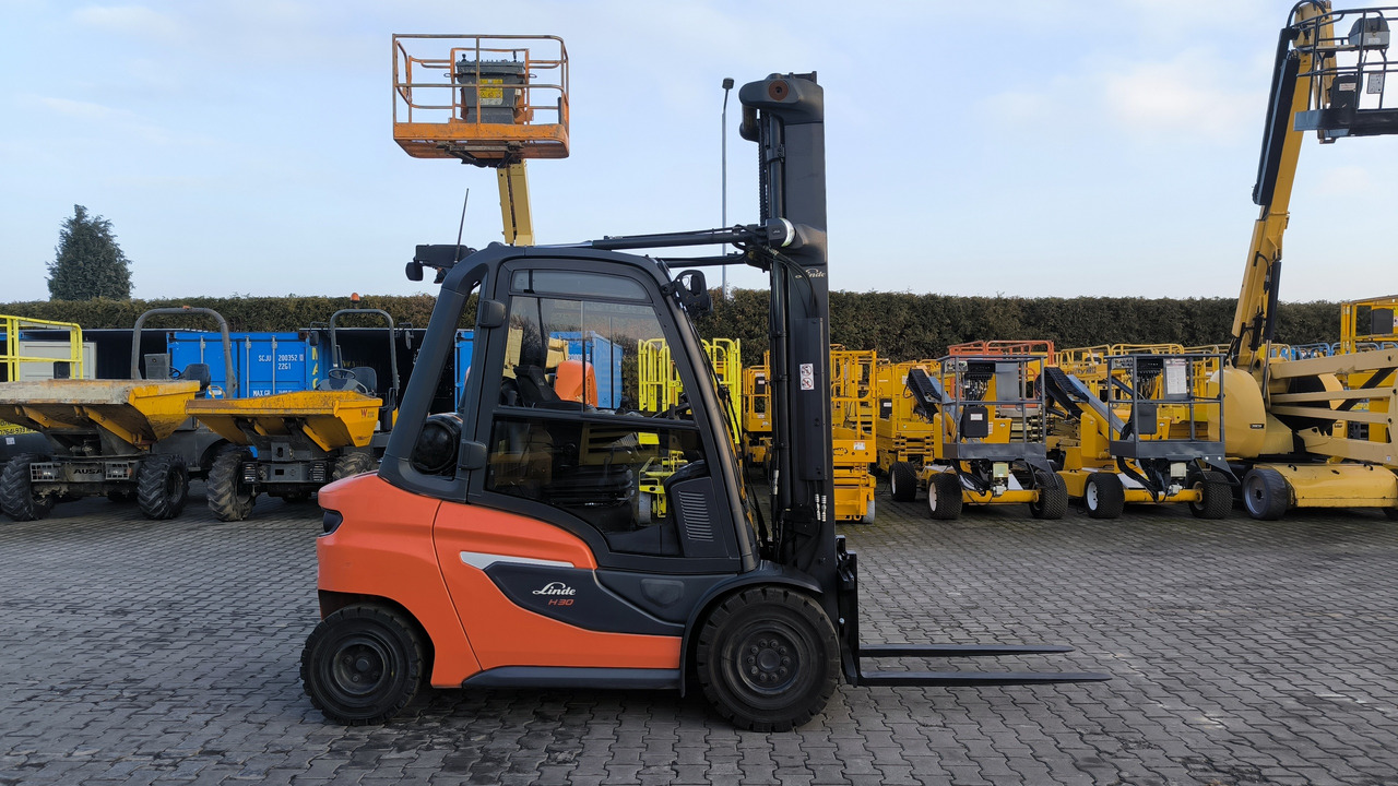 LINDE H 30 T – 01 - LPG forklift: picture 4 LINDE H 30 T – 01 - LPG forklift: picture 4