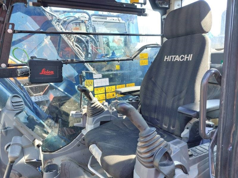 Crawler excavator Hitachi ZX 135 US-7: picture 13