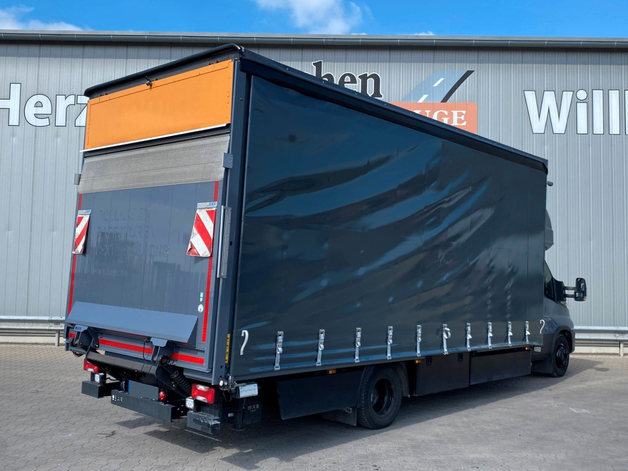 Iveco Daily Hi-Matic 70 C 21 Topsleeper | LBW 1,00to. - Curtain side van: picture 3 Iveco Daily Hi-Matic 70 C 21 Topsleeper | LBW 1,00to. - Curtain side van: picture 3