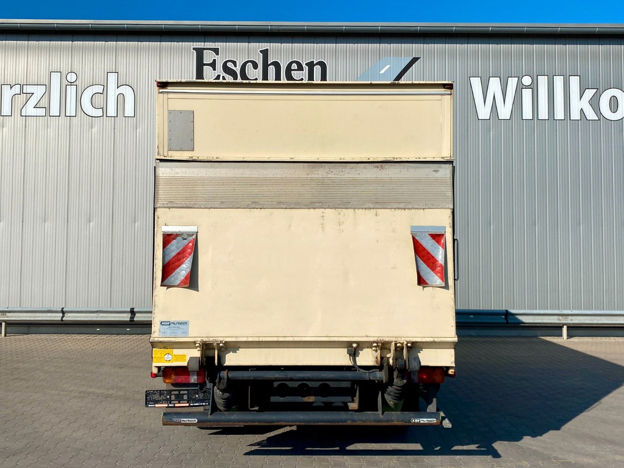 MAN TGL 8.150 Blatt/Blatt*5,5mKoffer*LBW*Seitentür MAN TGL 8.150 Blatt/Blatt*5,5mKoffer*LBW*Seitentür - Box van: picture 4 MAN TGL 8.150 Blatt/Blatt*5,5mKoffer*LBW*Seitentür MAN TGL 8.150 Blatt/Blatt*5,5mKoffer*LBW*Seitentür - Box van: picture 4