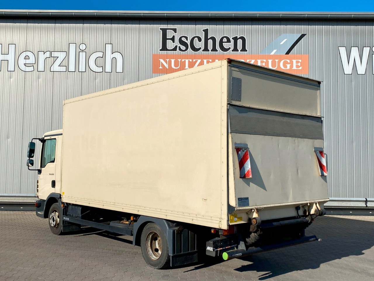 MAN TGL 8.150 Blatt/Blatt*5,5mKoffer*LBW*Seitentür MAN TGL 8.150 Blatt/Blatt*5,5mKoffer*LBW*Seitentür - Box van: picture 3 MAN TGL 8.150 Blatt/Blatt*5,5mKoffer*LBW*Seitentür MAN TGL 8.150 Blatt/Blatt*5,5mKoffer*LBW*Seitentür - Box van: picture 3