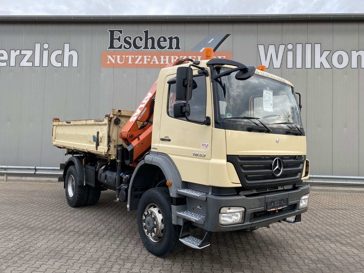 Tipper, Crane truck Mercedes-Benz 1833 4x4 Axor | Atlas 105.2-A2*Funk*AHK*3 Sitze: picture 8