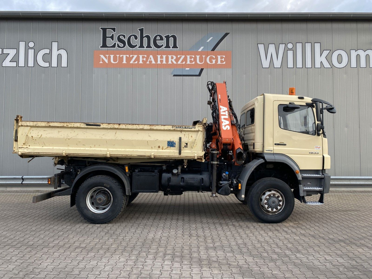 Tipper, Crane truck Mercedes-Benz 1833 4x4 Axor | Atlas 105.2-A2*Funk*AHK*3 Sitze: picture 7