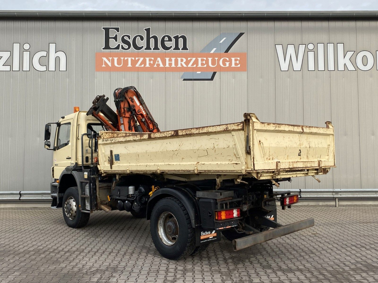 Mercedes-Benz 1833 4x4 Axor | Atlas 105.2-A2*Funk*AHK*3 Sitze - Tipper, Crane truck: picture 4 Mercedes-Benz 1833 4x4 Axor | Atlas 105.2-A2*Funk*AHK*3 Sitze - Tipper, Crane truck: picture 4