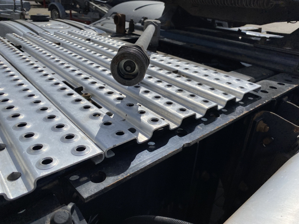 Tractor unit MAN TGX 18.460 4x2 LLS: picture 10