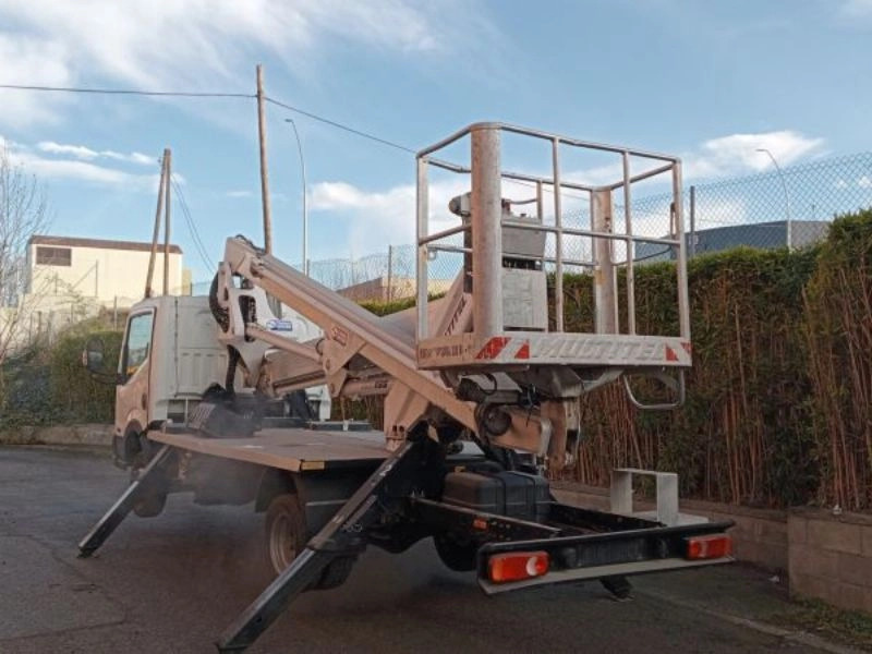 MULTITEL NISSAN NT 400 + HX 195 - Truck mounted aerial platform: picture 1 MULTITEL NISSAN NT 400 + HX 195 - Truck mounted aerial platform: picture 1