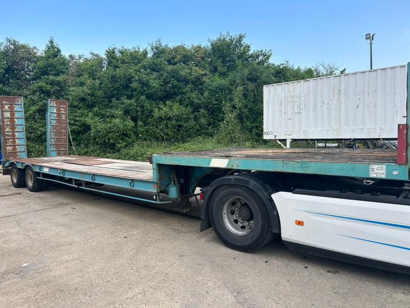 Castera - Low loader semi-trailer: picture 3 Castera - Low loader semi-trailer: picture 3