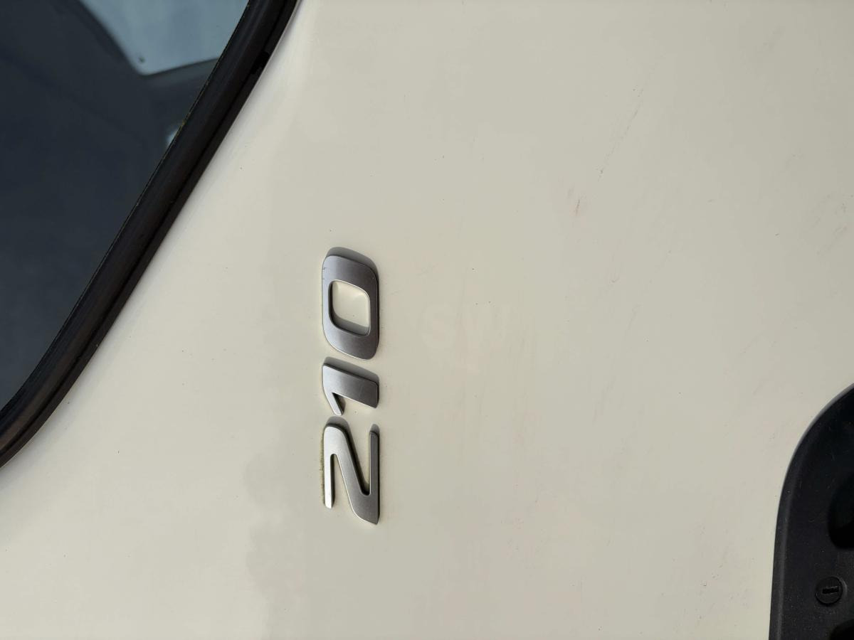 DAF LF 210 - Box truck: picture 3 DAF LF 210 - Box truck: picture 3