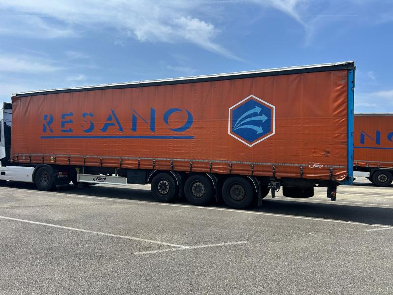 Fliegl - Curtainsider semi-trailer: picture 3 Fliegl - Curtainsider semi-trailer: picture 3