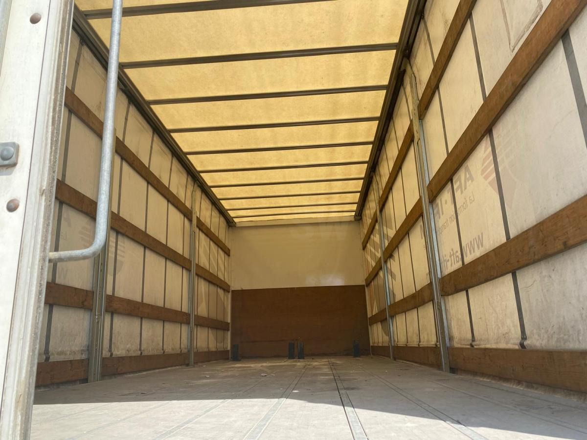 MAN TGX 18.360 - Curtainsider truck: picture 2 MAN TGX 18.360 - Curtainsider truck: picture 2