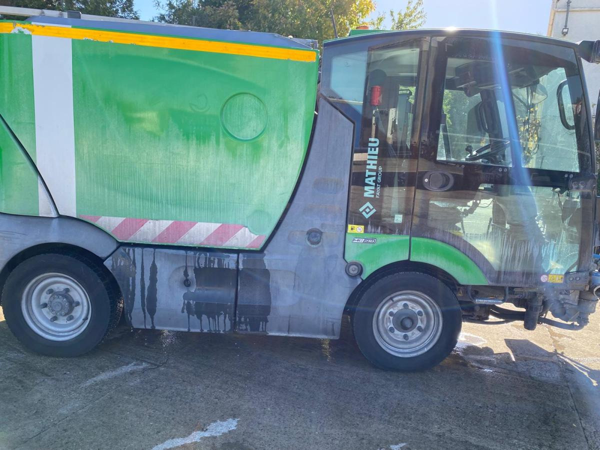 Mathieu Azura MC210 - Road sweeper: picture 2 Mathieu Azura MC210 - Road sweeper: picture 2