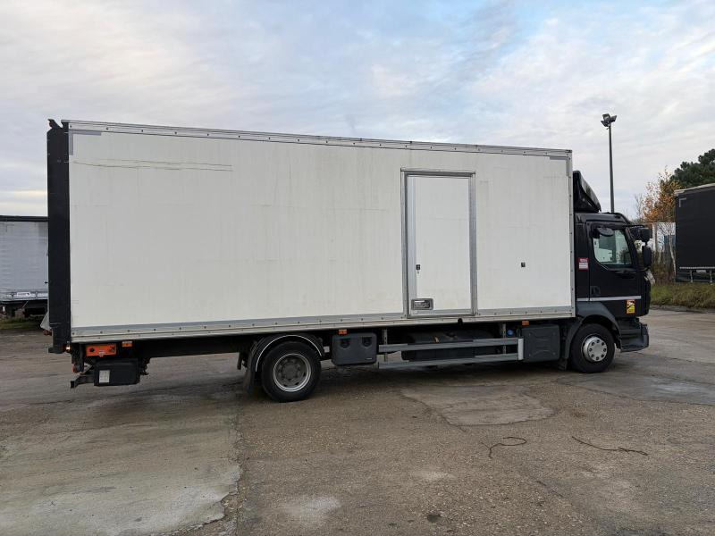 Renault D-Series 240.12 - Box truck: picture 5 Renault D-Series 240.12 - Box truck: picture 5