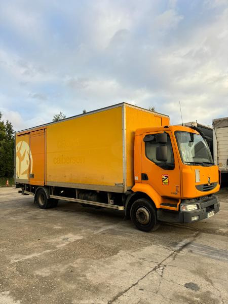 Renault Midlum 220 - Box truck: picture 1 Renault Midlum 220 - Box truck: picture 1