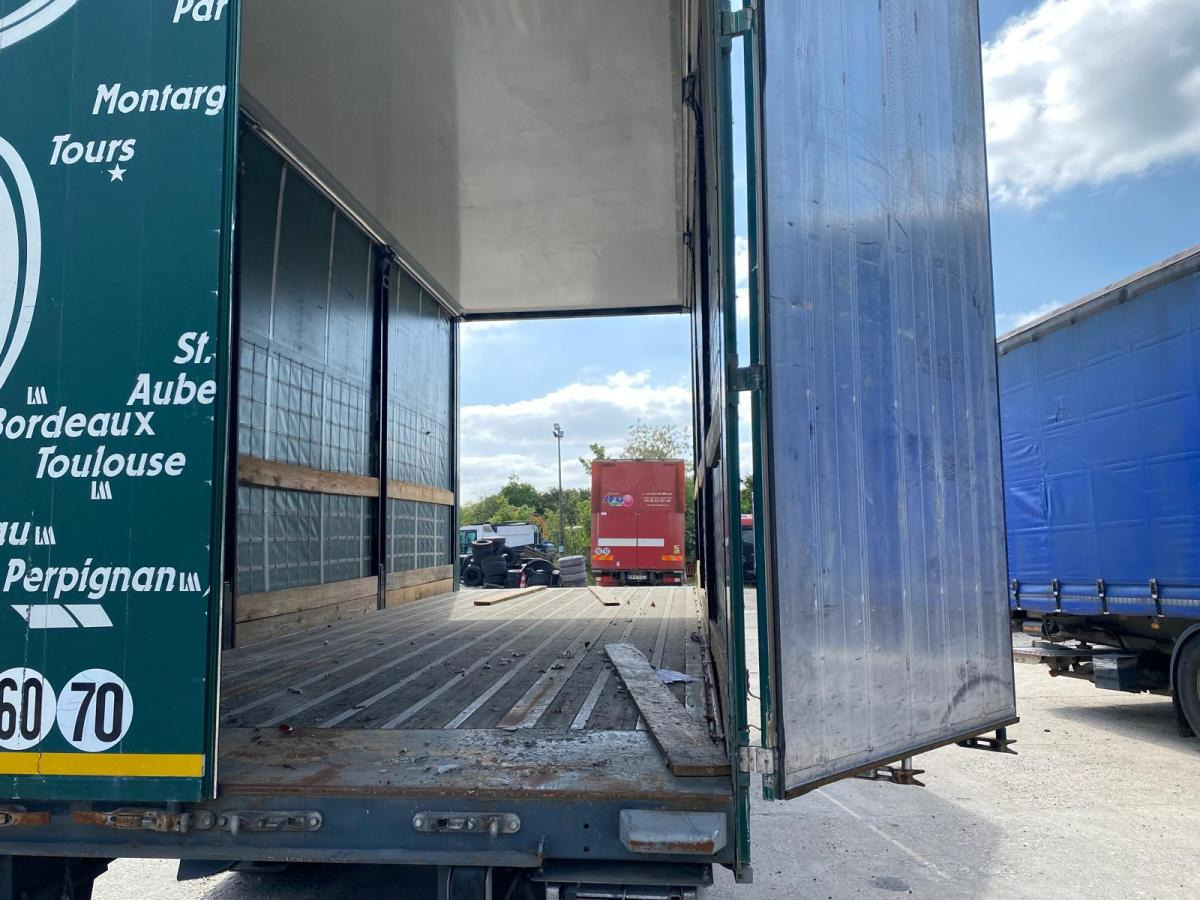Trouillet - Curtainsider trailer: picture 5 Trouillet - Curtainsider trailer: picture 5