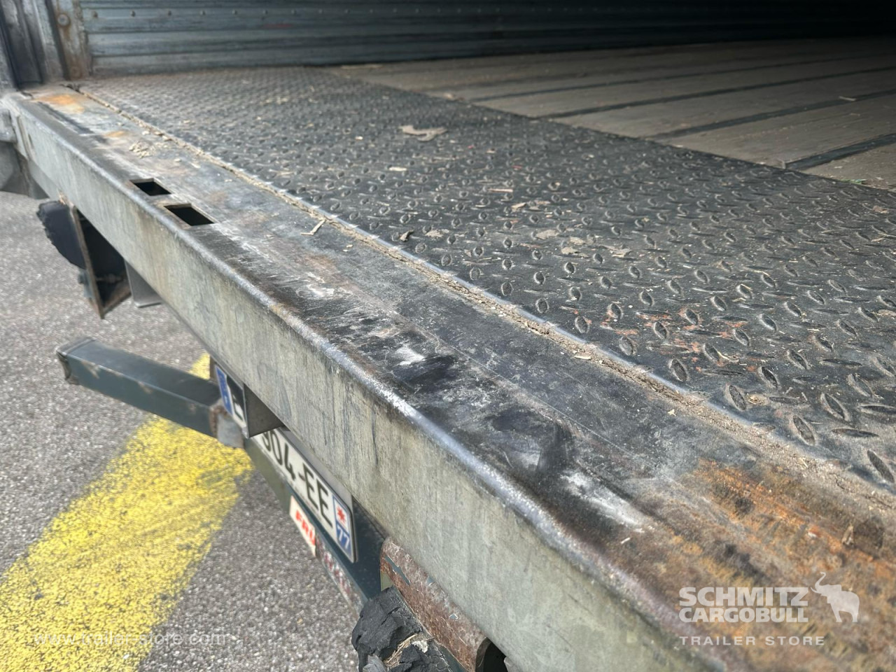 FRUEHAUF Dryfreight Standard Roller shutter door - Closed box semi-trailer: picture 4 FRUEHAUF Dryfreight Standard Roller shutter door - Closed box semi-trailer: picture 4