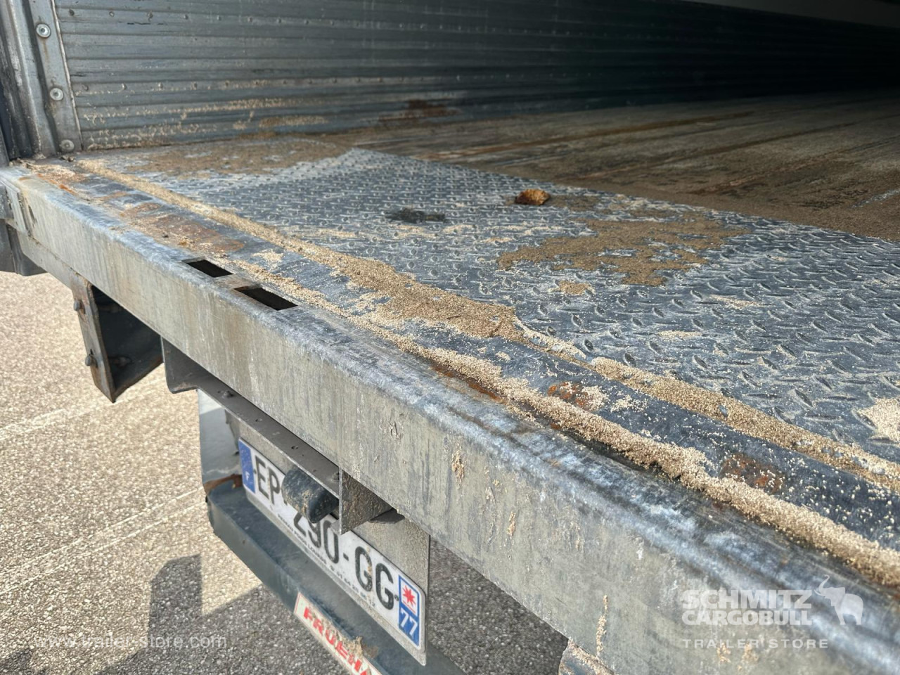FRUEHAUF Dryfreight Standard Roller shutter door - Closed box semi-trailer: picture 4 FRUEHAUF Dryfreight Standard Roller shutter door - Closed box semi-trailer: picture 4