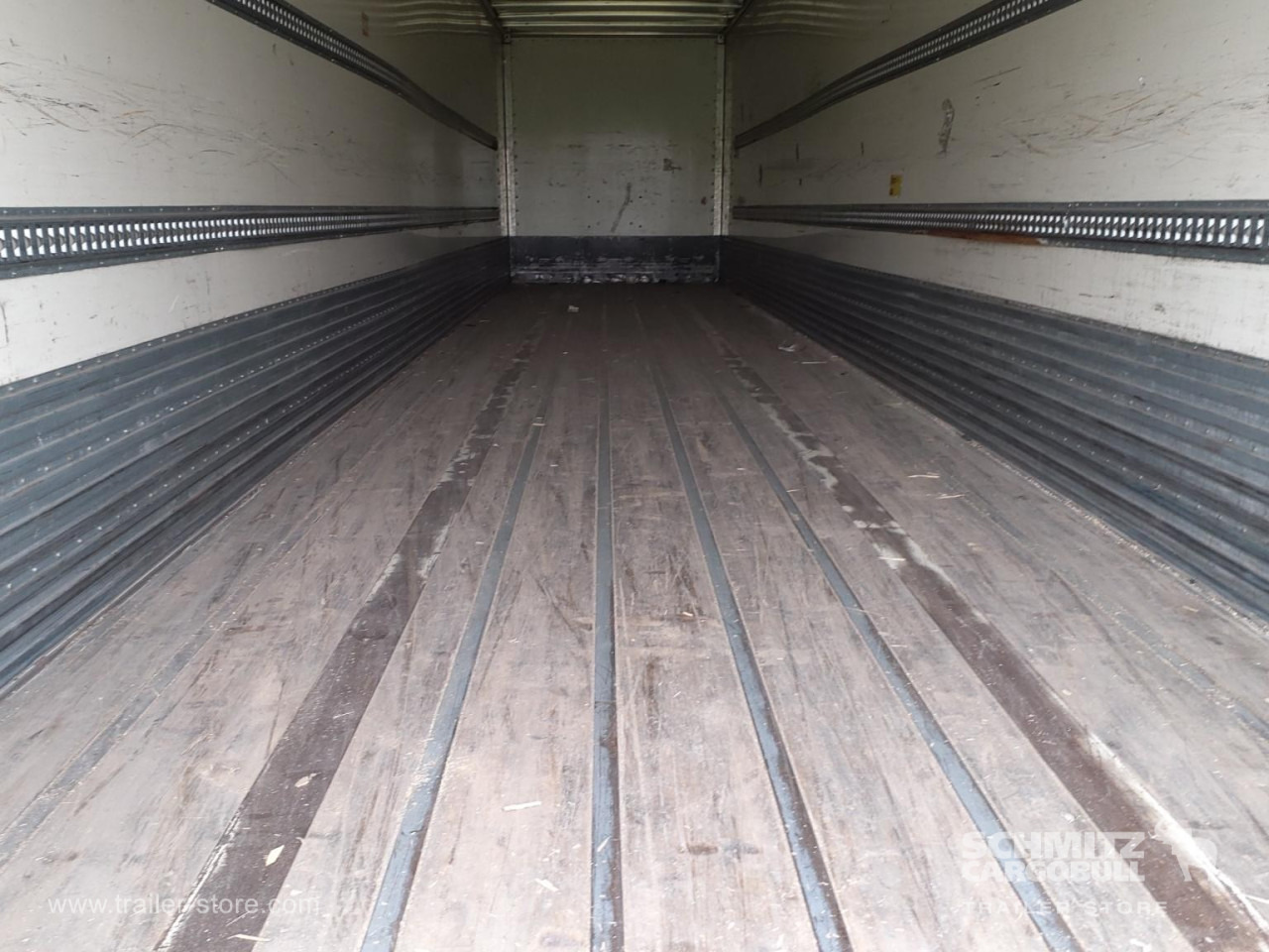 FRUEHAUF Dryfreight Standard Roller shutter door - Closed box semi-trailer: picture 3 FRUEHAUF Dryfreight Standard Roller shutter door - Closed box semi-trailer: picture 3