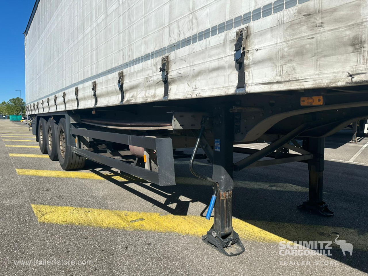 SCHMITZ Curtainsider Standard - Curtainsider semi-trailer: picture 4 SCHMITZ Curtainsider Standard - Curtainsider semi-trailer: picture 4