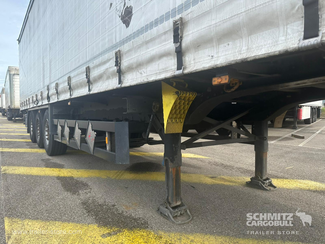 SCHMITZ Curtainsider Standard - Curtainsider semi-trailer: picture 3 SCHMITZ Curtainsider Standard - Curtainsider semi-trailer: picture 3