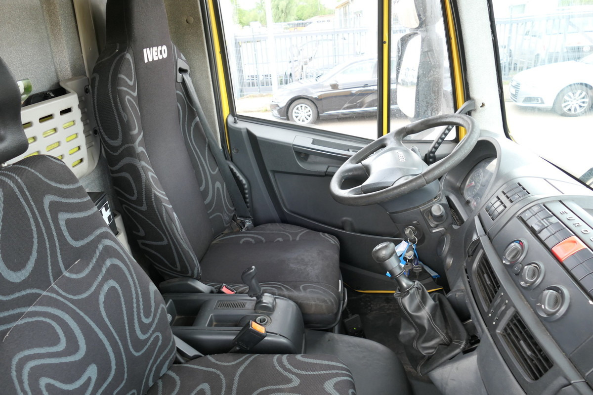 Interior photo 2: Box truck IVECO EuroCargo ML 120 E28/P AHK LBW Koffer 7,00x2,44x Interior photo 2: Box truck IVECO EuroCargo ML 120 E28/P AHK LBW Koffer 7,00x2,44x